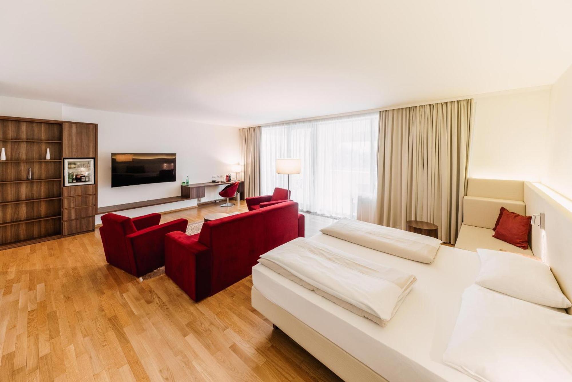 Junior Suite mit Terrasse und Zugang zur Therme